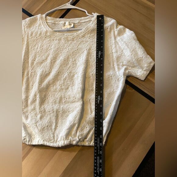 Line and dot eyelet blouse - Picture 5 of 6